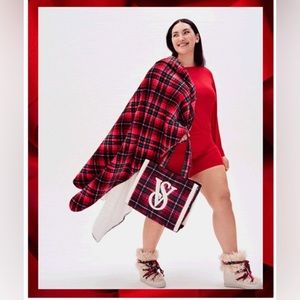 Victoria's Secret Black Friday 2022 blanket Tote Pink Plaid Cozy Sexy Brand New